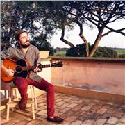 Insegnante di musica offre lezioni private di chitarra, mandolino, violino e canto. Per tutti livelli e età, con opzione in inglese su richiesta